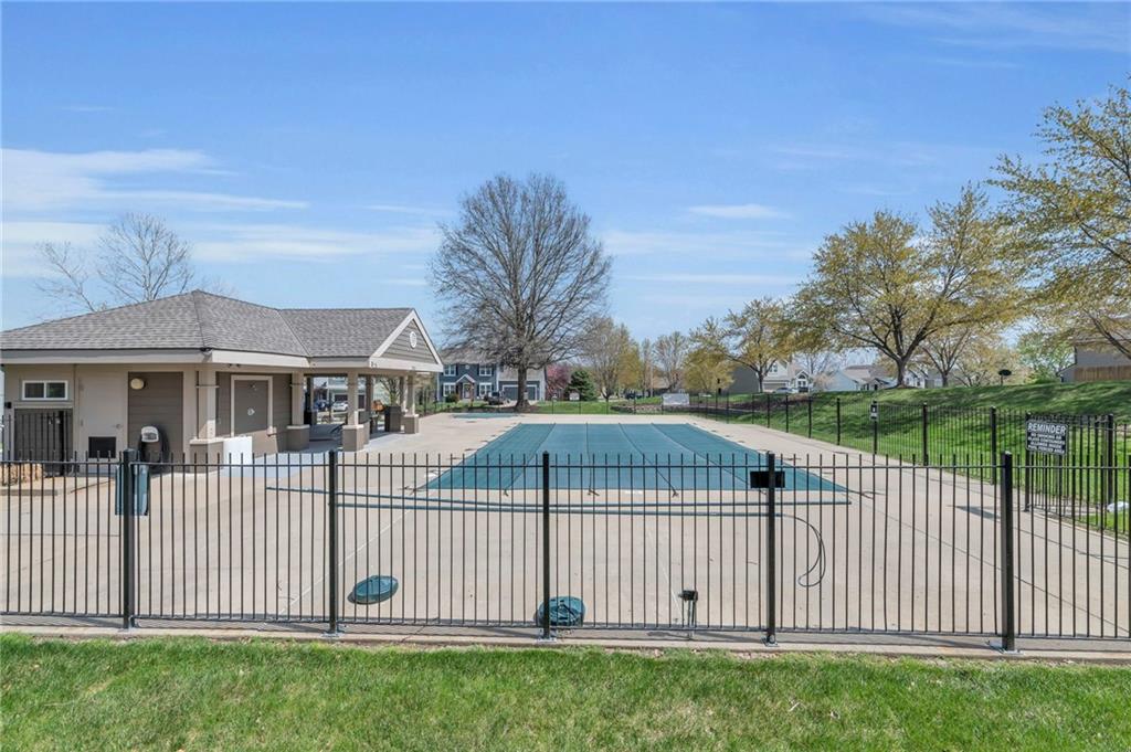 7442 N Sycamore Avenue