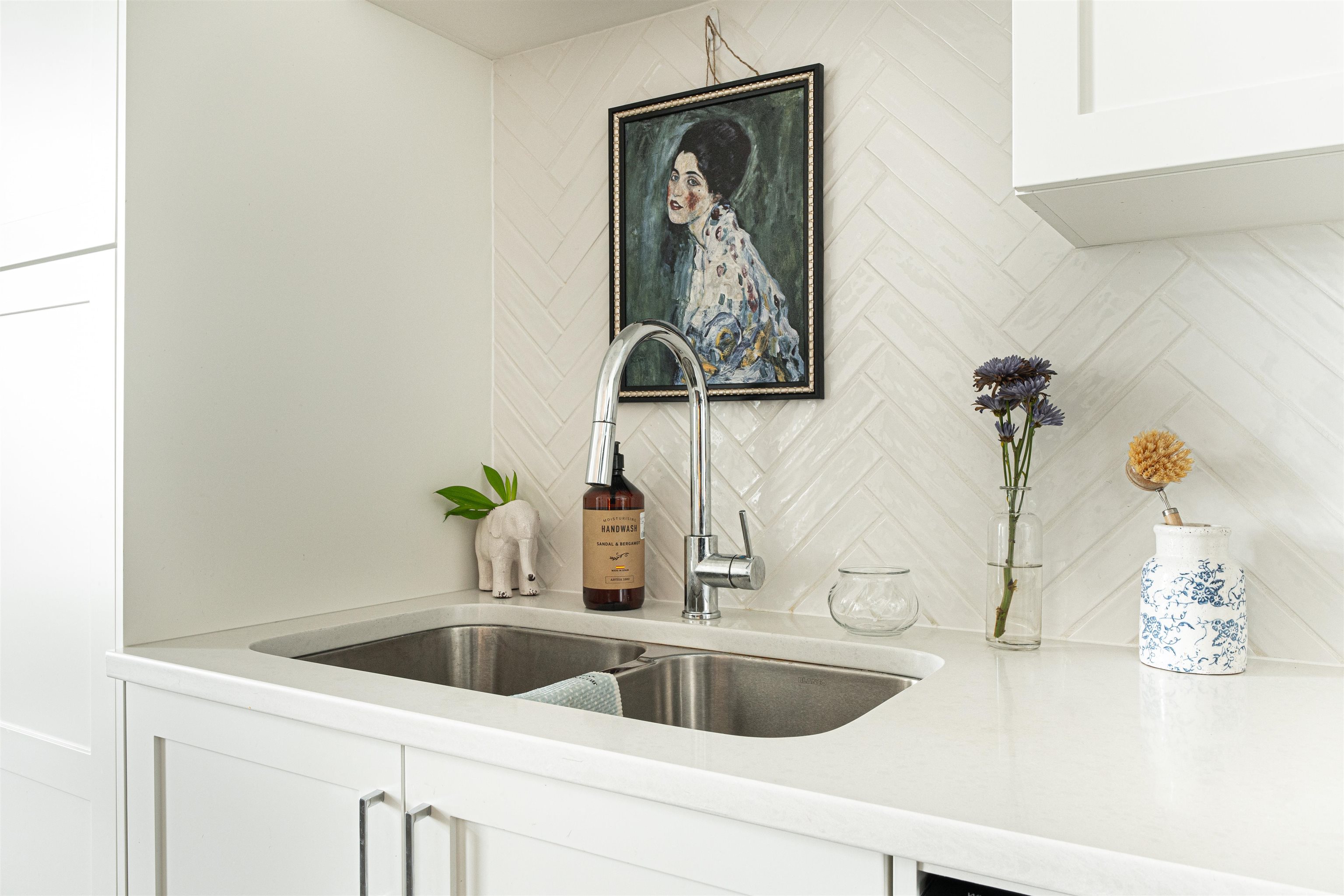 2180 Kelly Avenue 4615