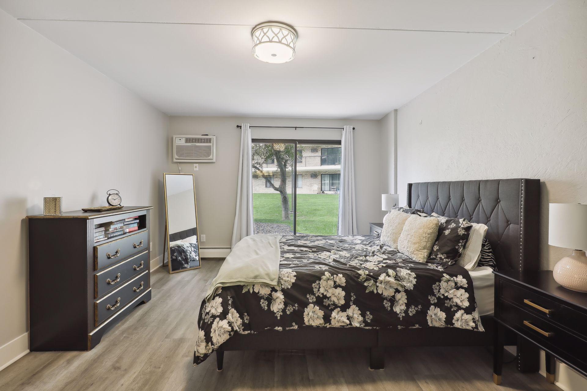 10511 Cedar Lake Road 217