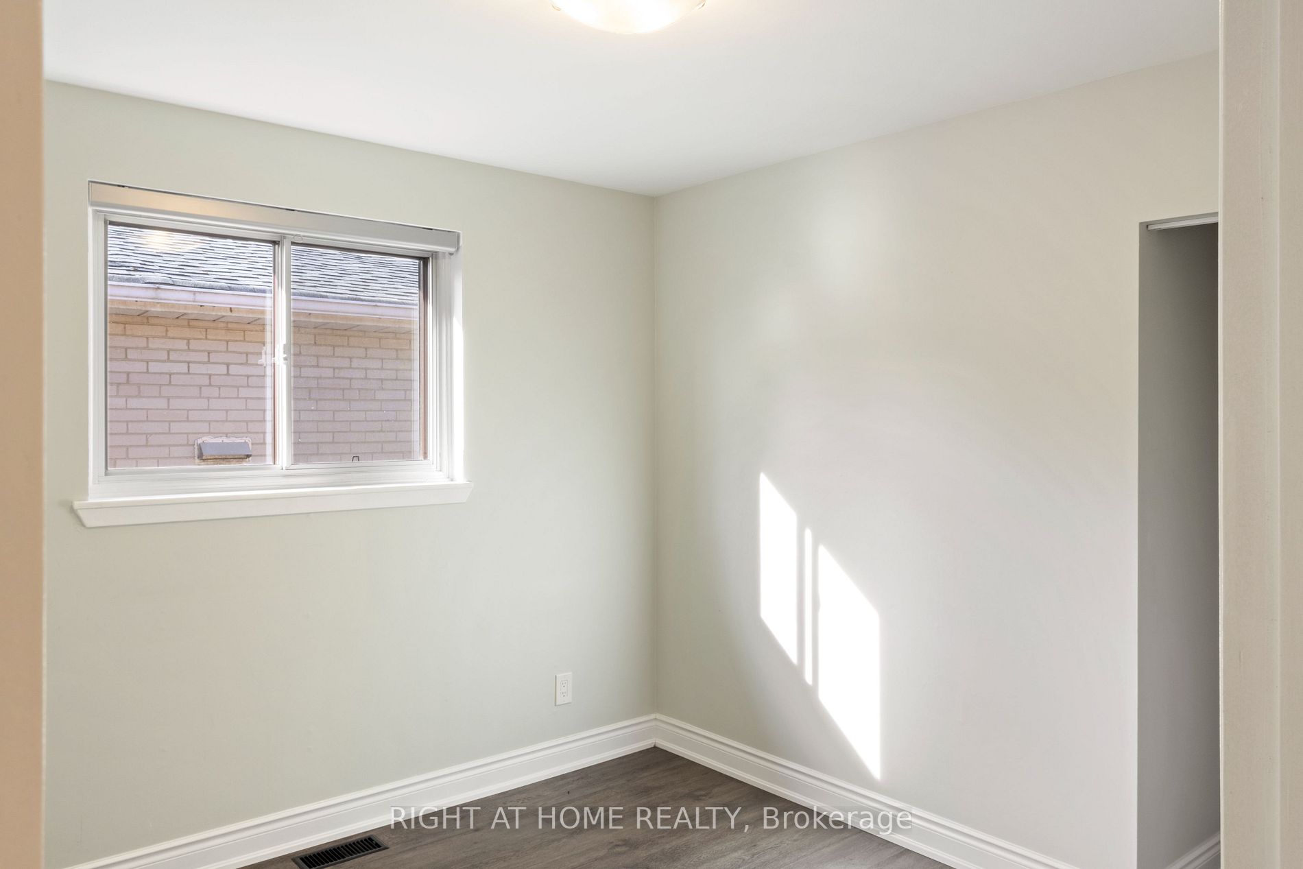 65 Regatta Cres #main