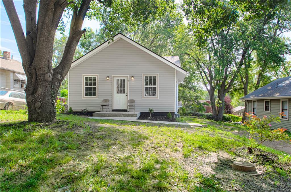 107 N Ditzler Avenue