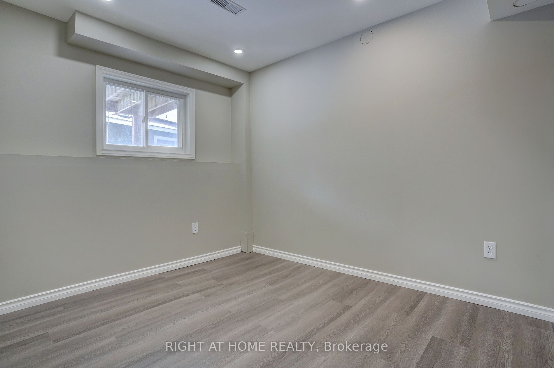 1087 Beneford Rd