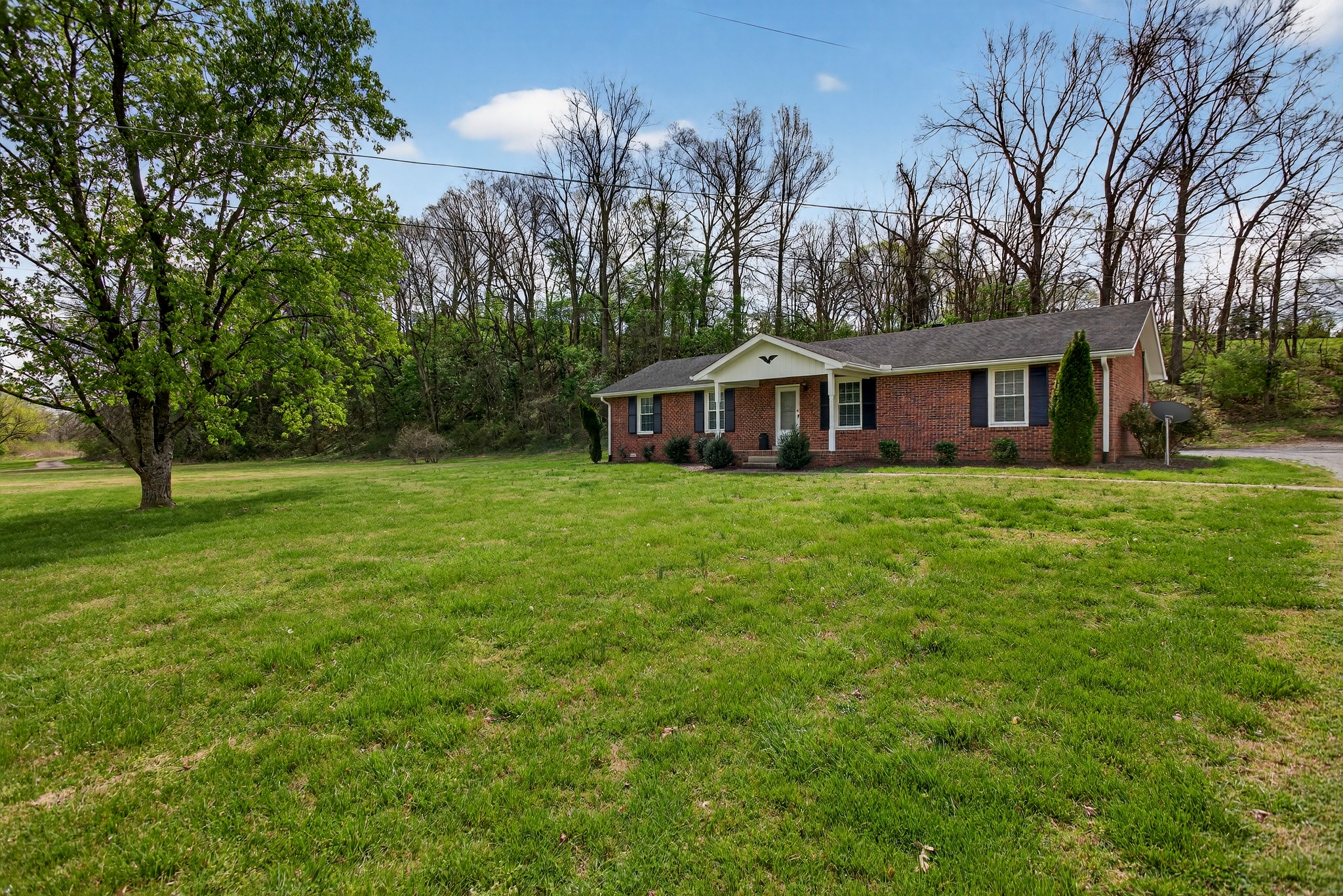 832 New Shackle Island Rd