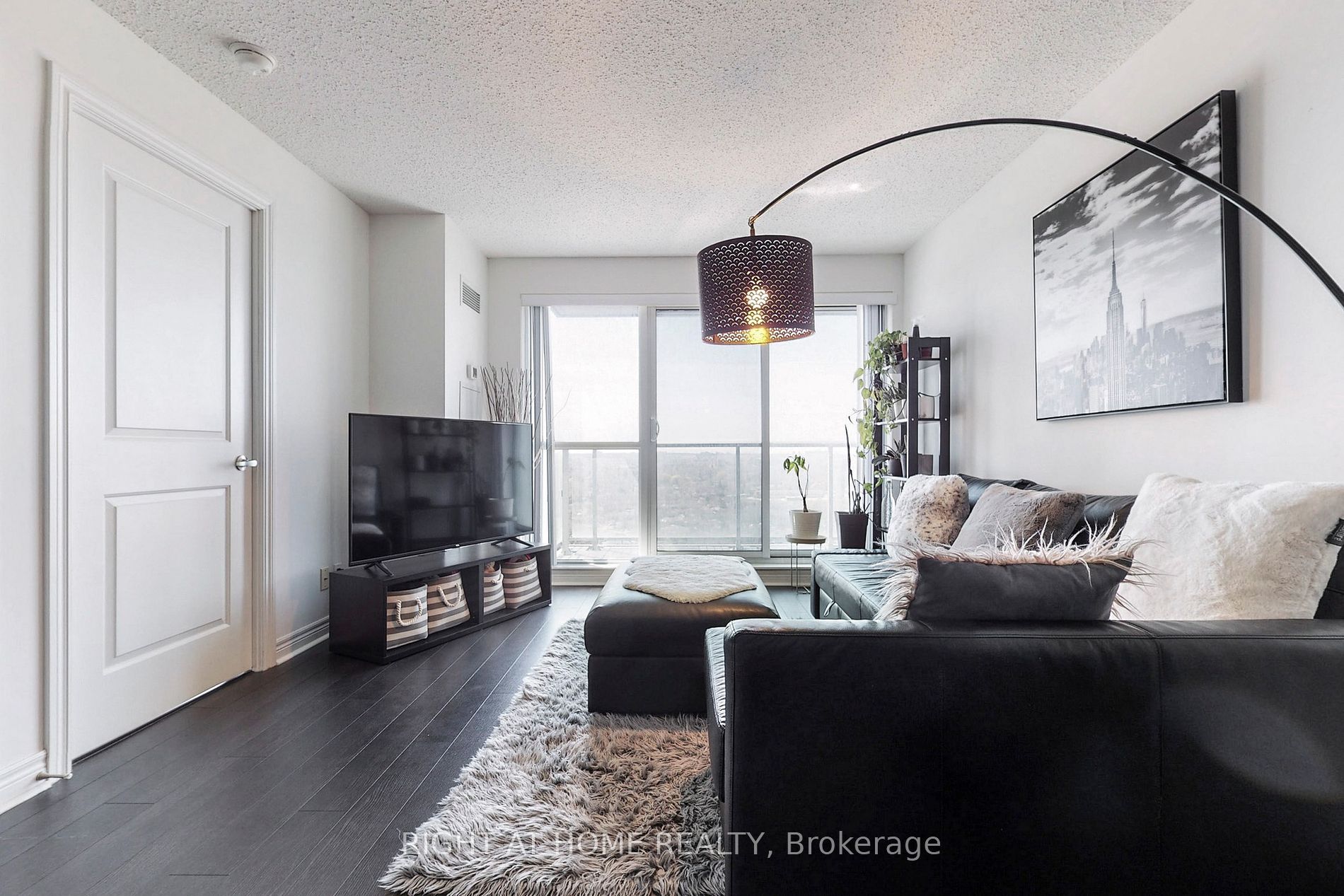 50 Town Centre Crt 1911