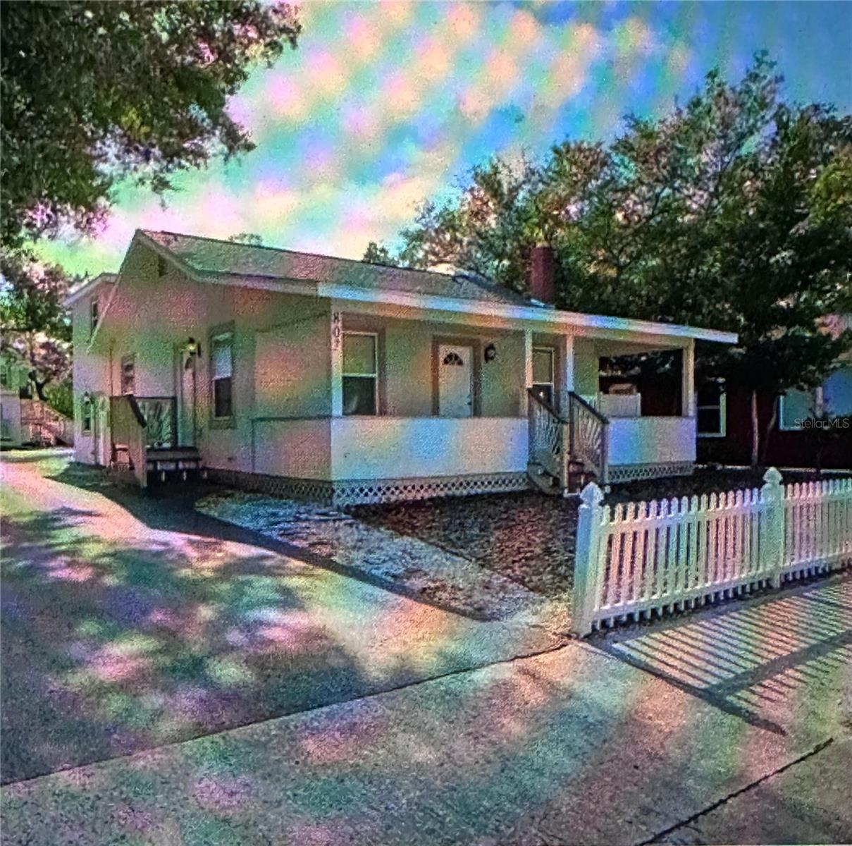 Fantastic opportunity in the heart of Clearwater! This multi-family property at 807 Turner Street offers flexibility for a variety of uses. Conveniently located near Downtown Clearwater, the waterfront, and award-winning Clearwater Beach, the property provides easy access to shopping, dining, schools, and major roadways. With multiple units and on-site parking, it’s well-suited for long-term potential in a growing and desirable area of Pinellas County.