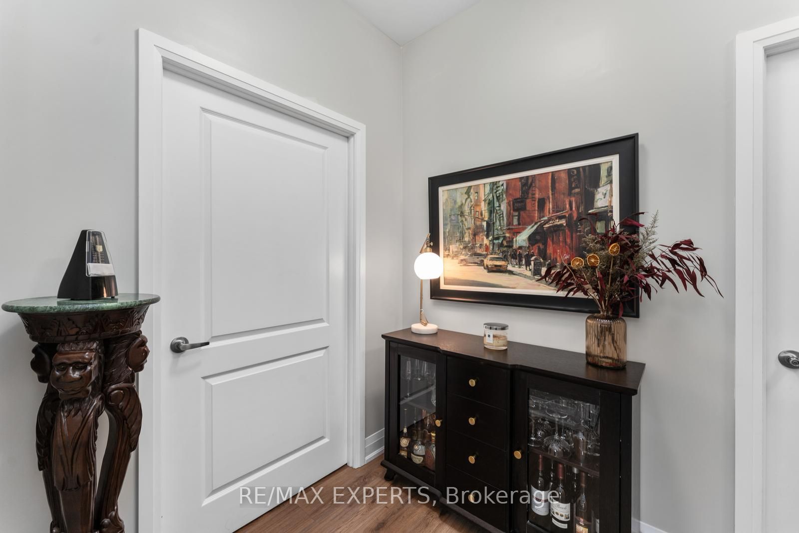 64 S Queen St 205