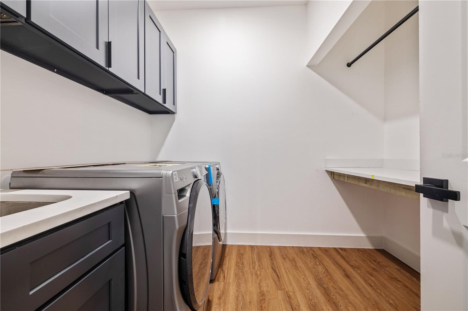 2727 W Chestnut Street