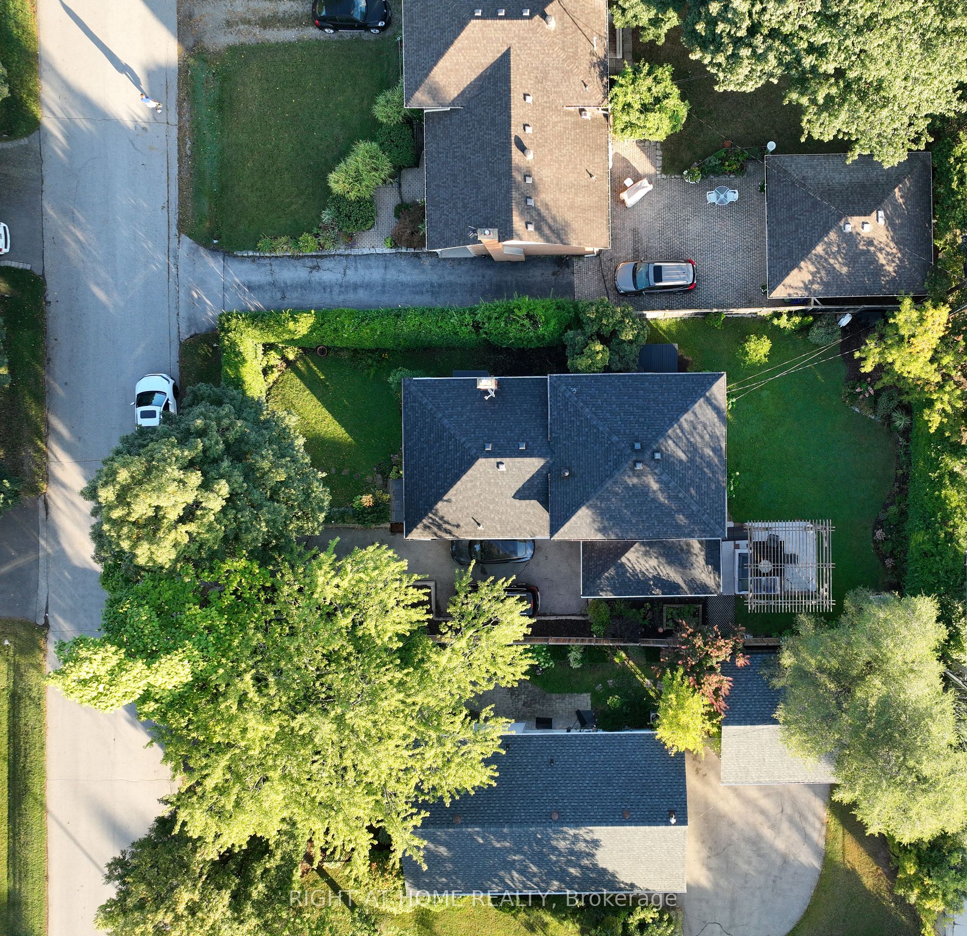 1306 Napier Cres
