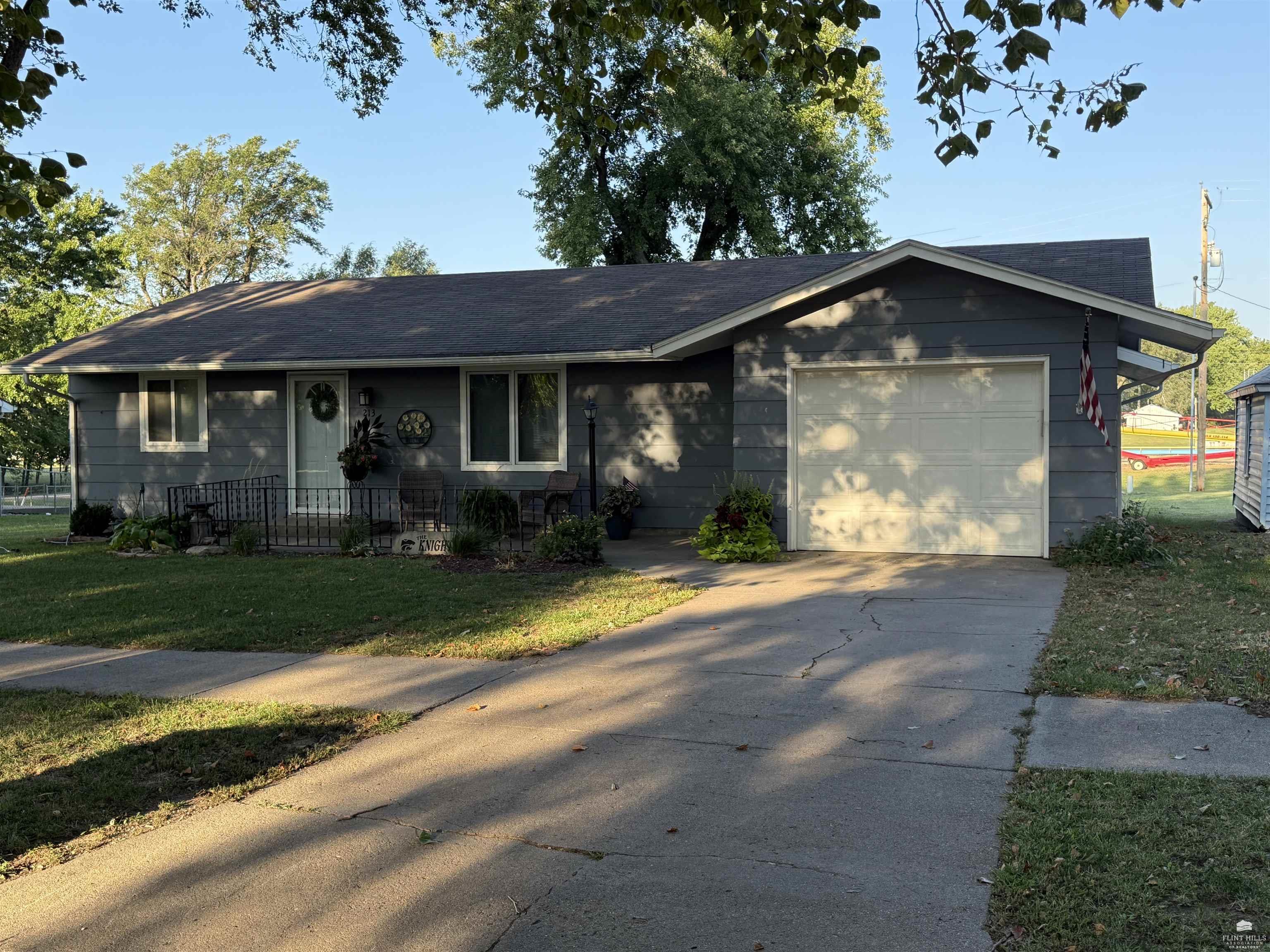 213 S Erpelding Avenue