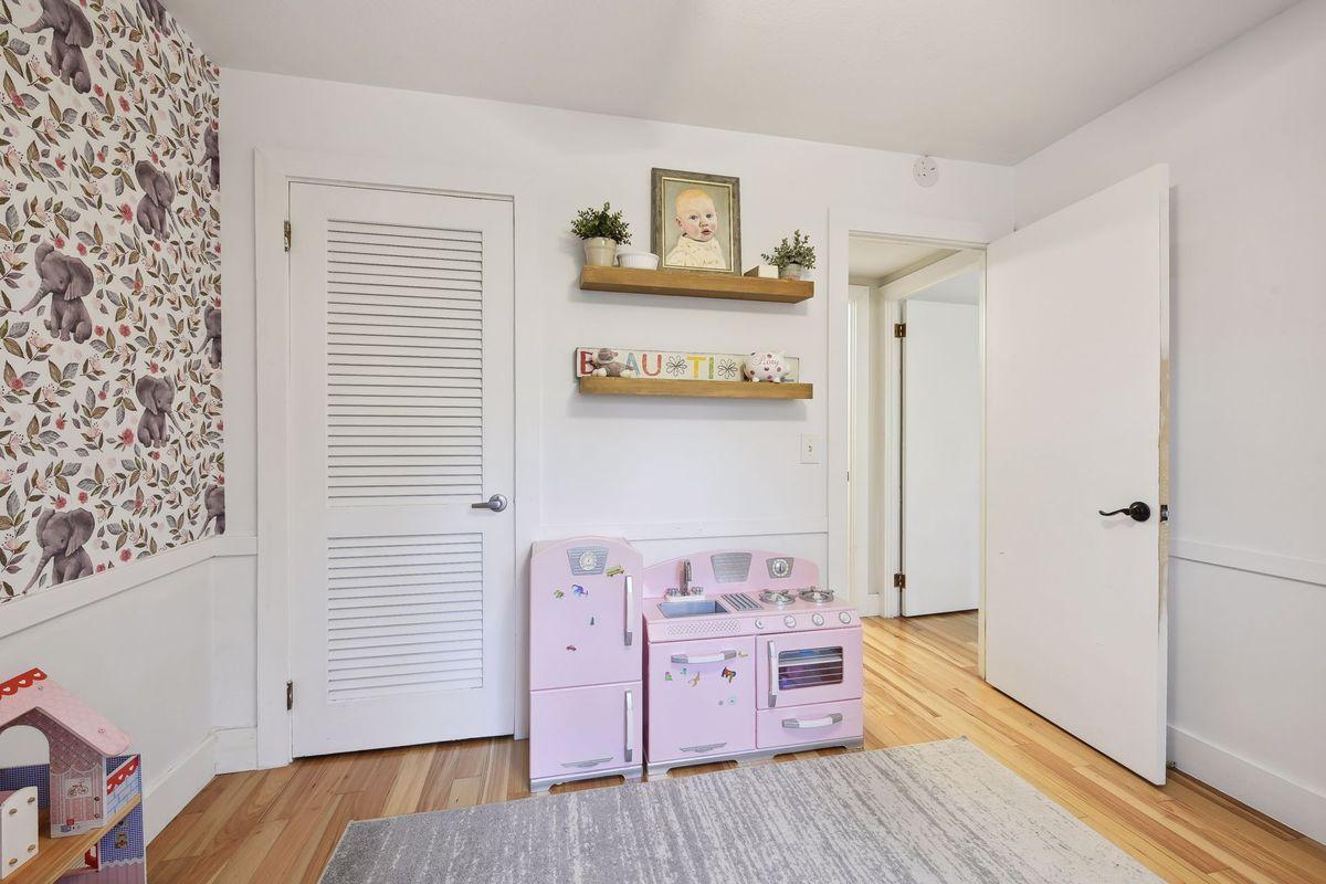 25640 Sunnyvale Lane