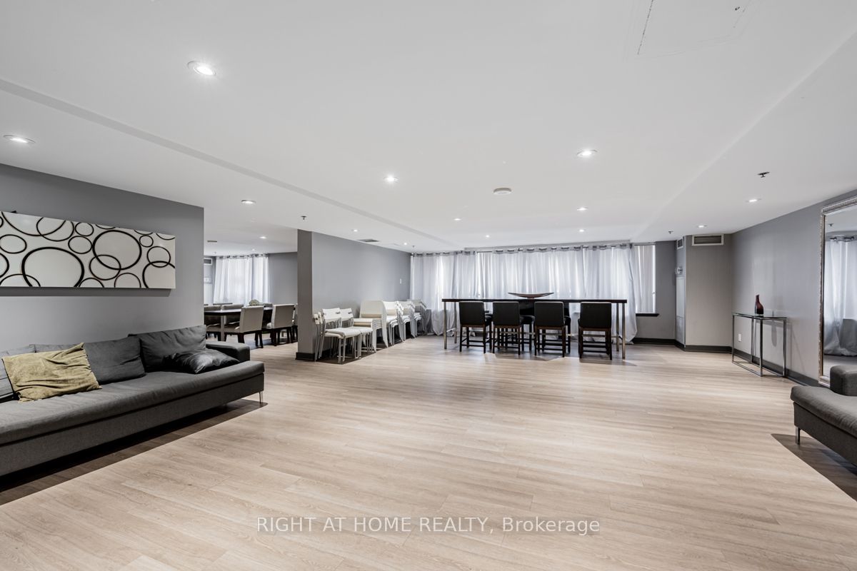 1369 W Bloor St 1410