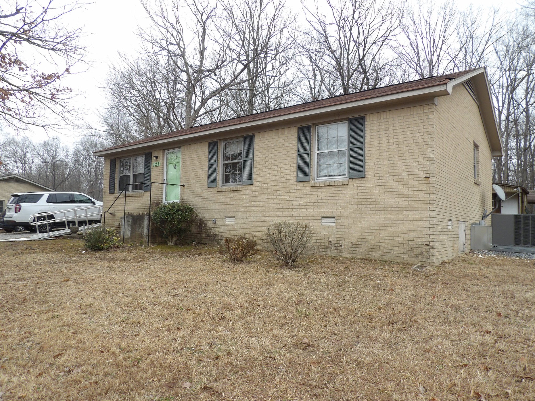 121 Eze Ave