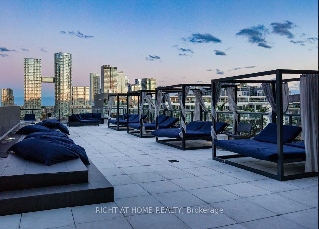 560 W King St 1004