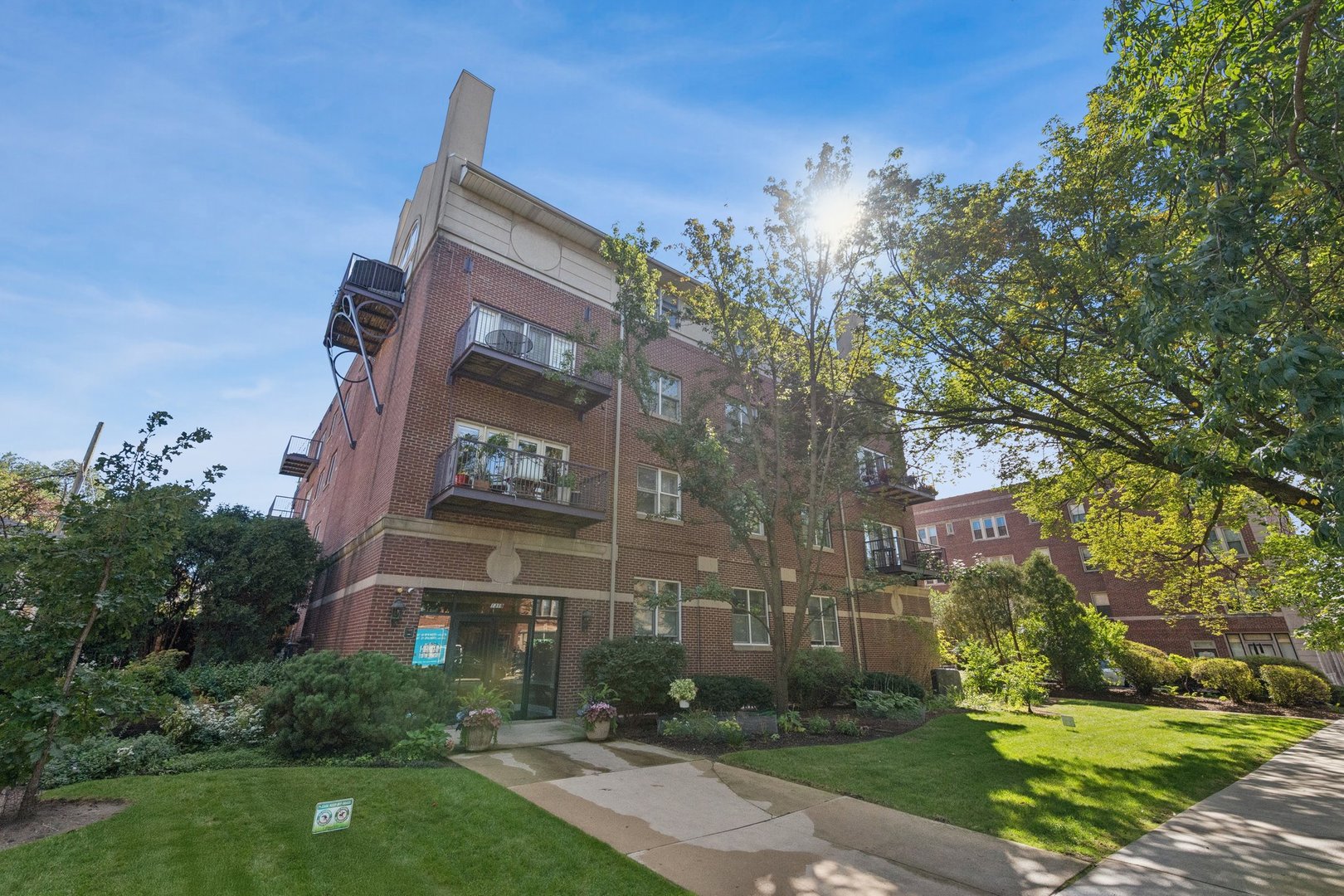 Spacious and bright 1-bedroom condo in a beautifully maintained, quiet boutique elevator building in the heart of downtown Evanston. This private corner unit features hardwood floors throughout, a cozy gas fireplace, in-unit laundry, central heat and A/C, a generous walk-in closet, and a large private balcony with peaceful treetop views. Additional features include a large private storage space and an assigned parking space in the heated underground garage. Unbeatable location just steps from Metra and CTA, restaurants, the lakefront, Jewel-Osco, Trader Joe's, and everything downtown Evanston has to offer. The well-maintained building has healthy reserves and recent improvements, including roof restoration and elevator cabling completed, along with recent tuckpointing. Investor Friendly!