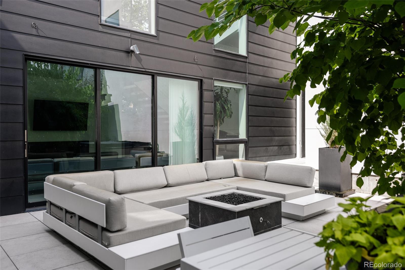 5916 S Sycamore Street