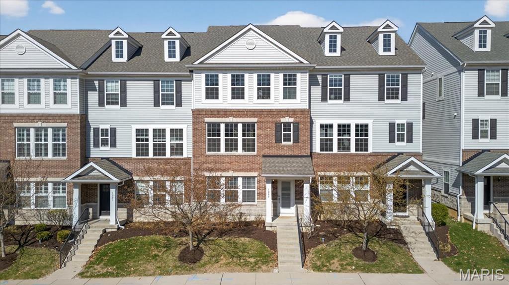 1087 E Linden Avenue