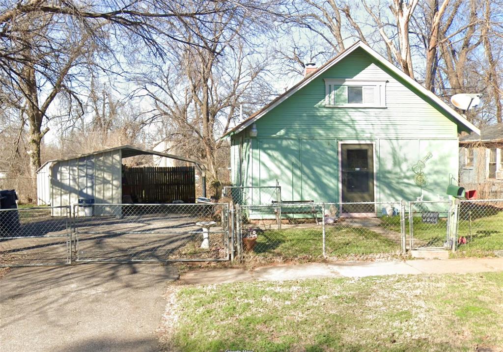 Investor Special on Oversized Lot!This property is a true fixer-upper with incredible potential for the right buyer. Situated on a spacious double lot, it offers endless opportunities for renovation, expansion, or redevelopment.Ideal for investors, flippers, or builders, this is your chance to add value and bring your vision to life. With its generous lot size and convenient Oklahoma City location, the possibilities are there.Sold as-is.Great opportunity—don’t miss out!
