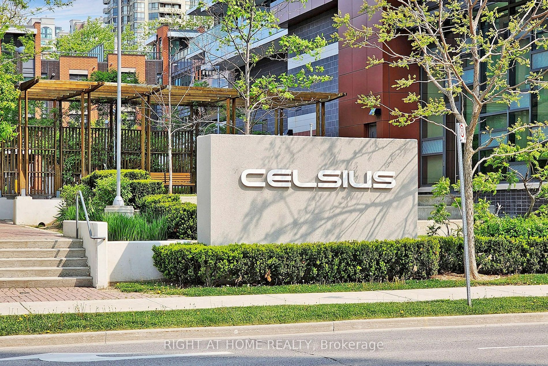 68 Canterbury Pl 902