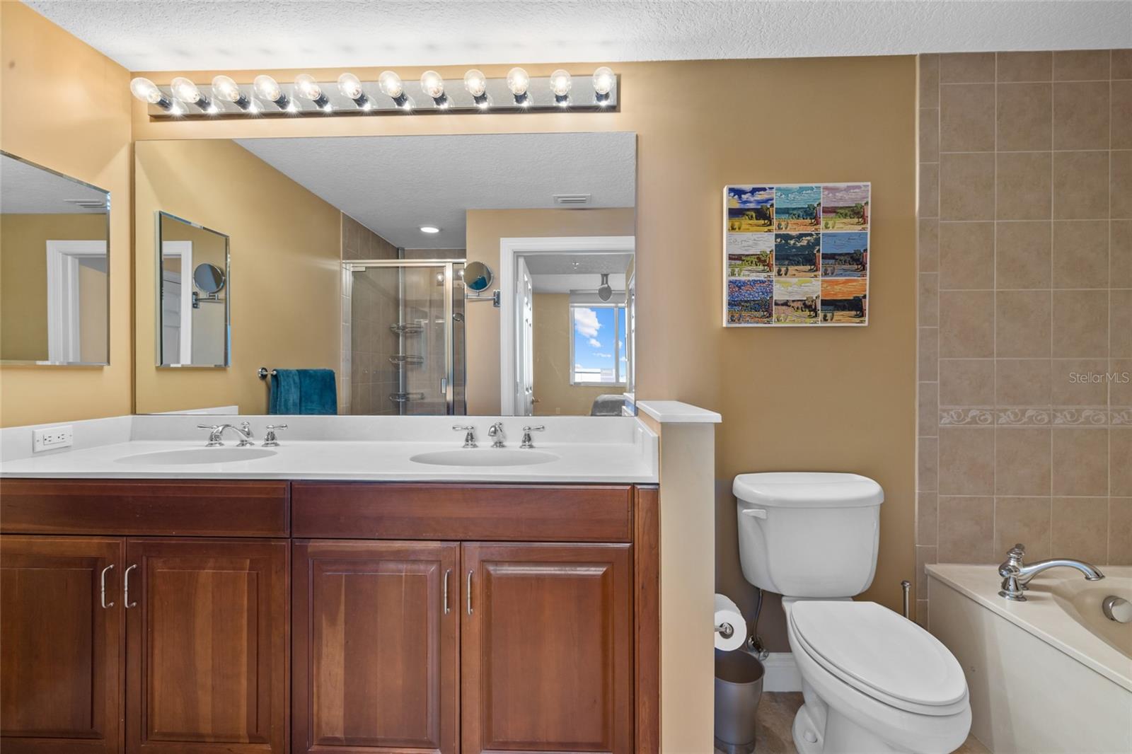 800 N Tamiami Trail 611