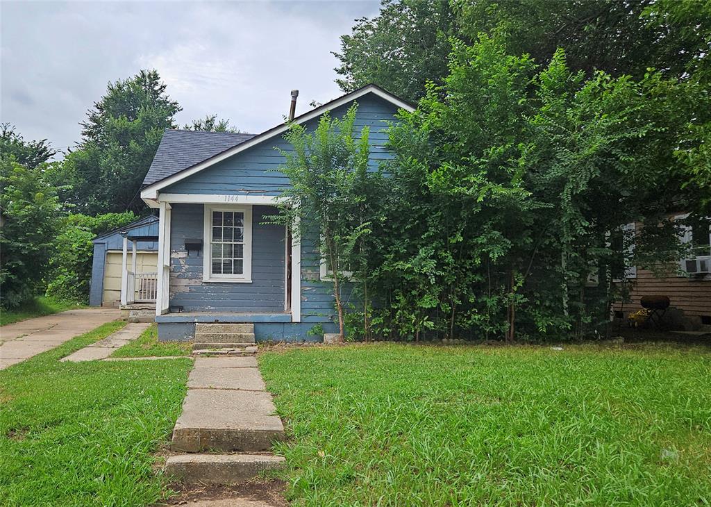 Well-kept two-bedroom, one bath home in NW OKC! Inside you'll find wood laminate flooring throughout, neutral paint throughout, and great natural light. The jack and jill style bathroom was fully renovated just a couple of years ago. The kitchen offers a dining area, generous cabinet storage, and laundry hookups for a washer and dryer. Out back, enjoy a large, fenced yard and an exterior storage building. Located in the Nichols Hills Elementary district and close to everything NW OKC has to offer. Homes at this price don’t come along often—schedule a visit today!