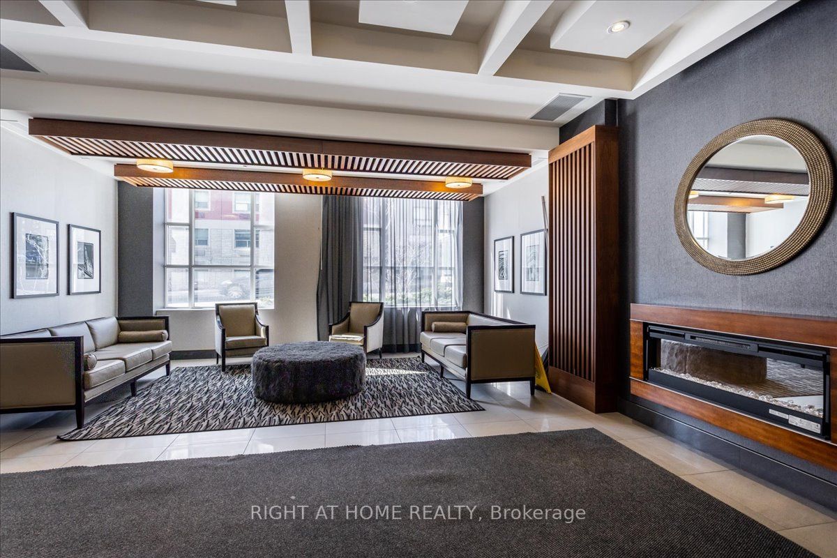 150 W Main St 314