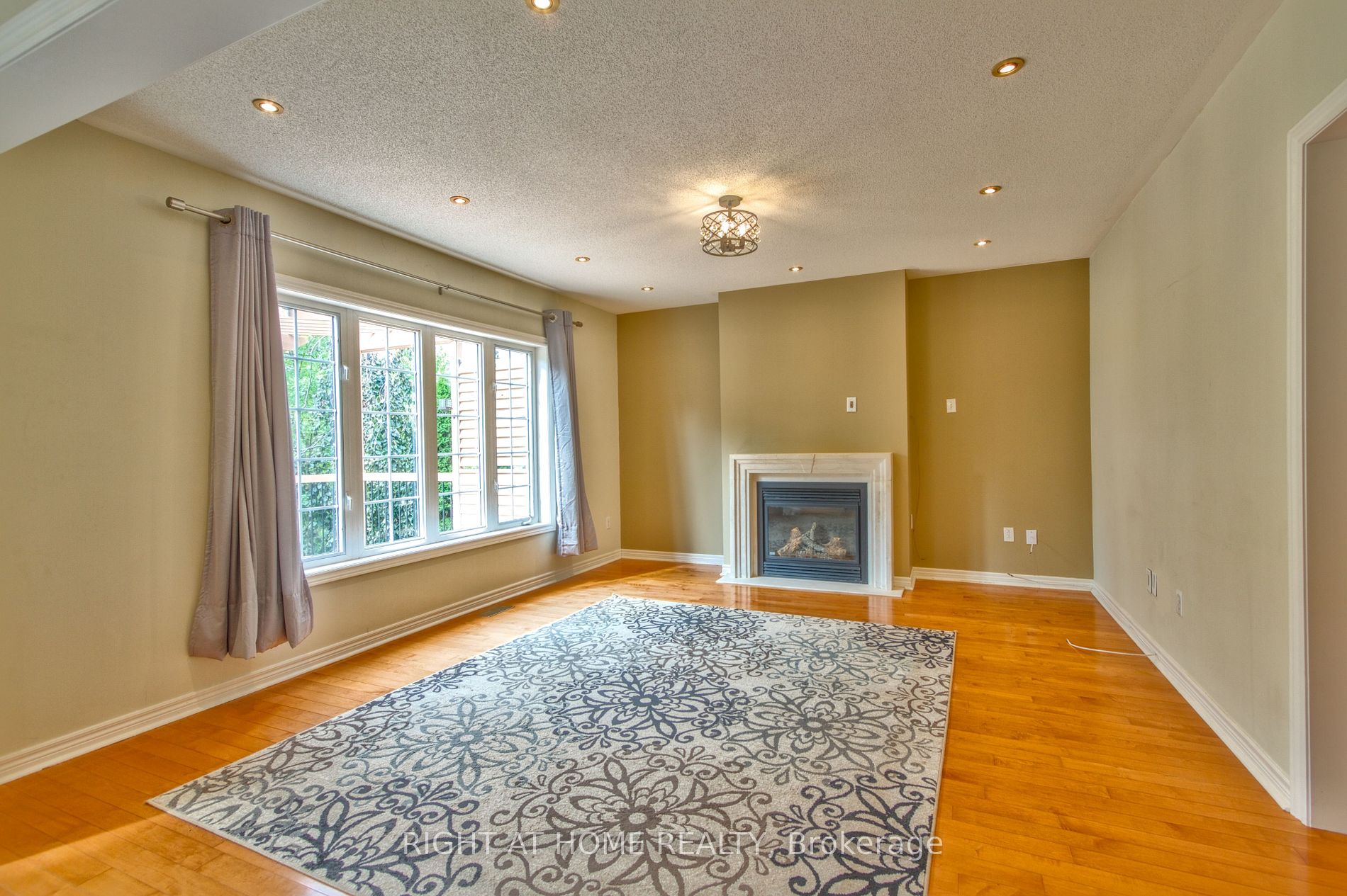 94 Memorial Gardens Way Main