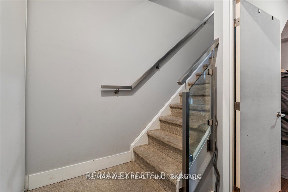 323 Kingston Rd 101