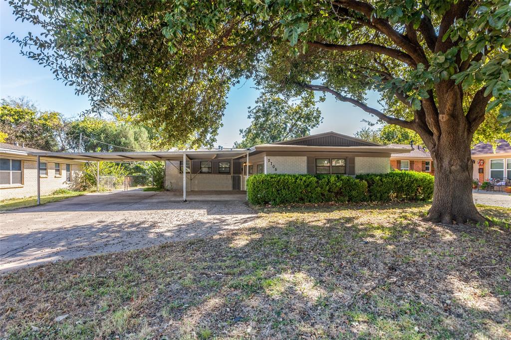 2705 W Fuller Avenue