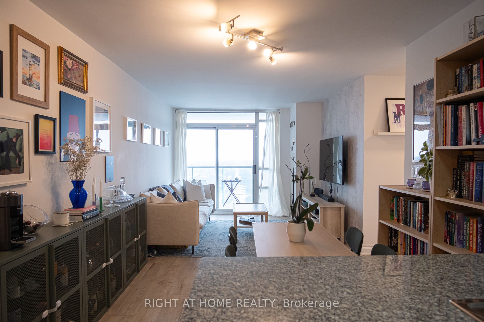 16 Harrison Garden Blvd 2402