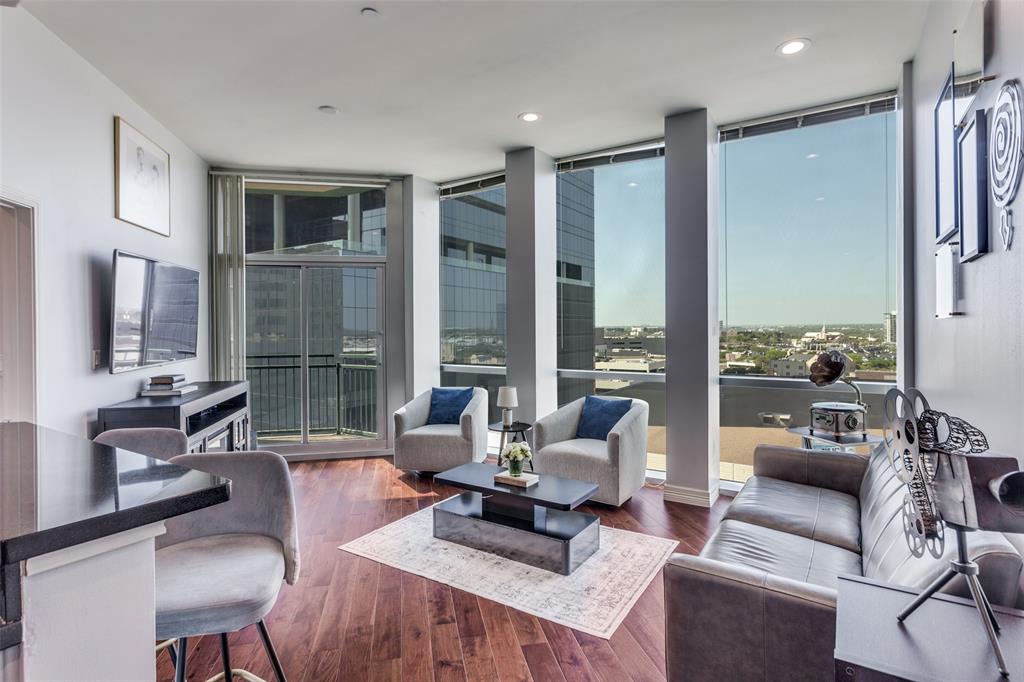 500 Throckmorton Street 908