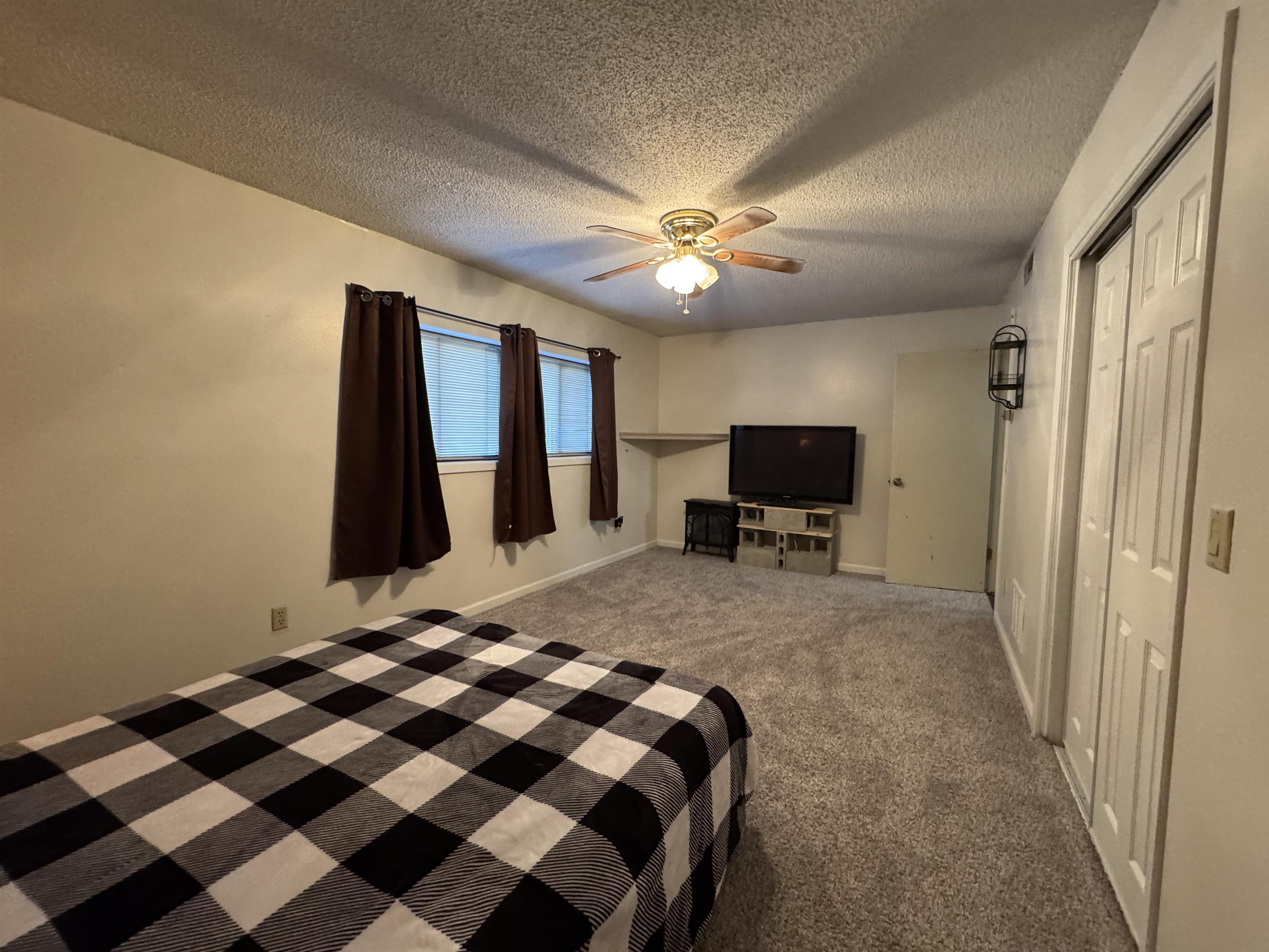 2421 S Yellowstone St