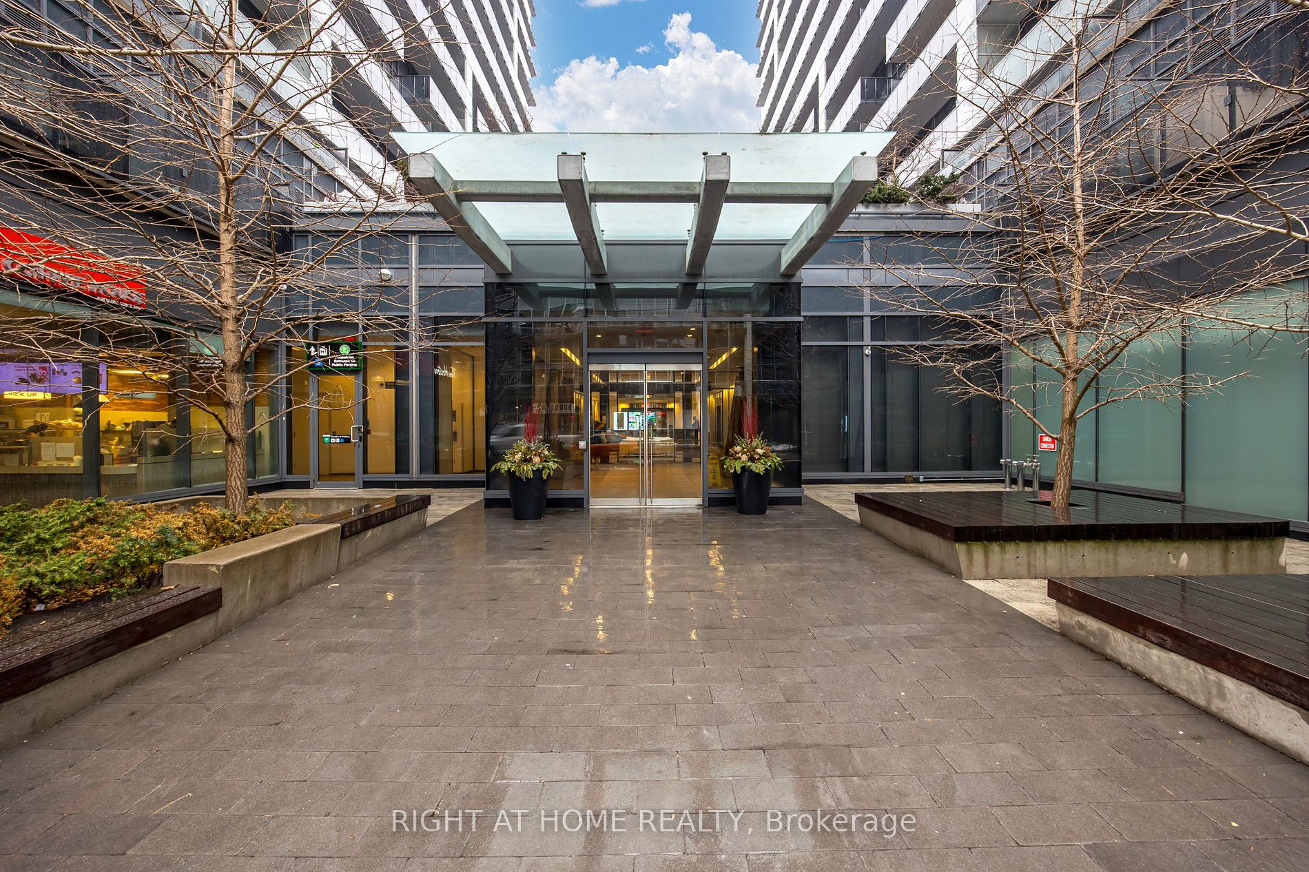 1030 W King St 318