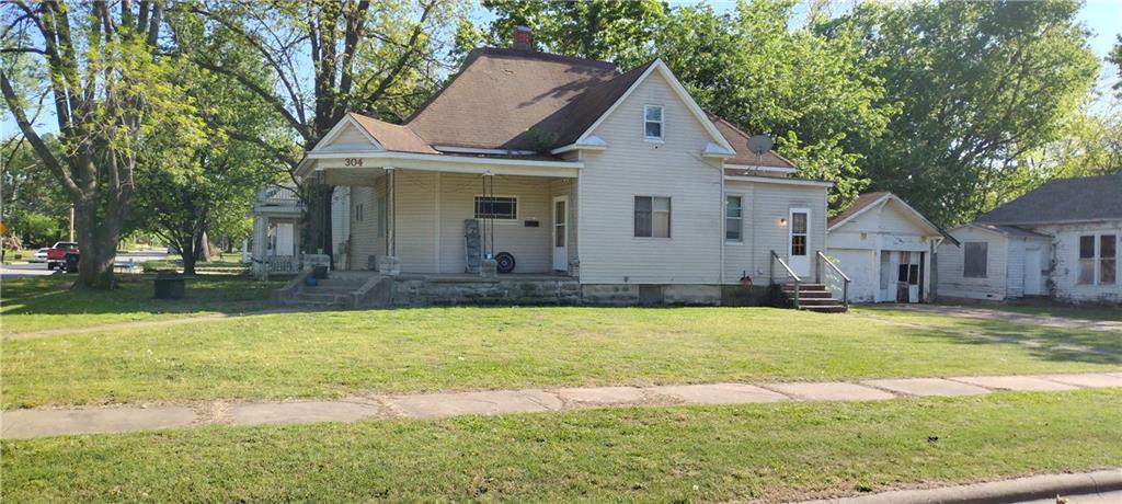 Auction June 6th @ 5:30PM. Discover the perfect blend of charm, convenience, and potential in this delightful 3-bedroom, 1-bathroom home, nestled on a desirable corner lot. Spread out and relax in the three well-appointed bedrooms or enjoy the character of the large front porch.