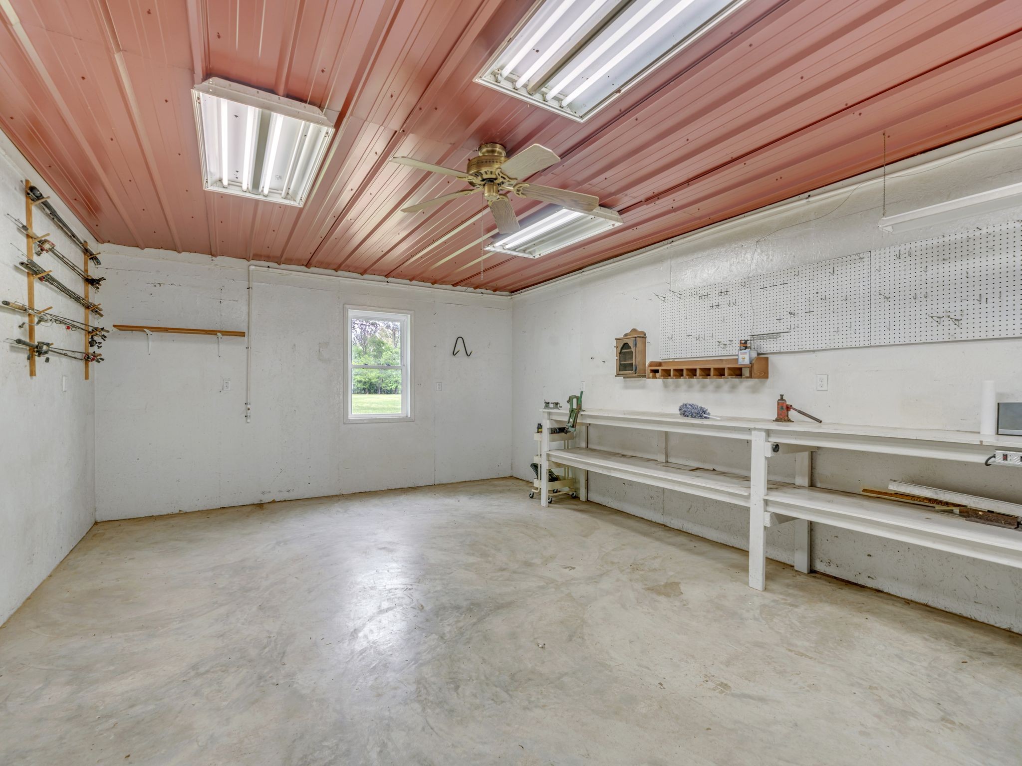 609 W Main St