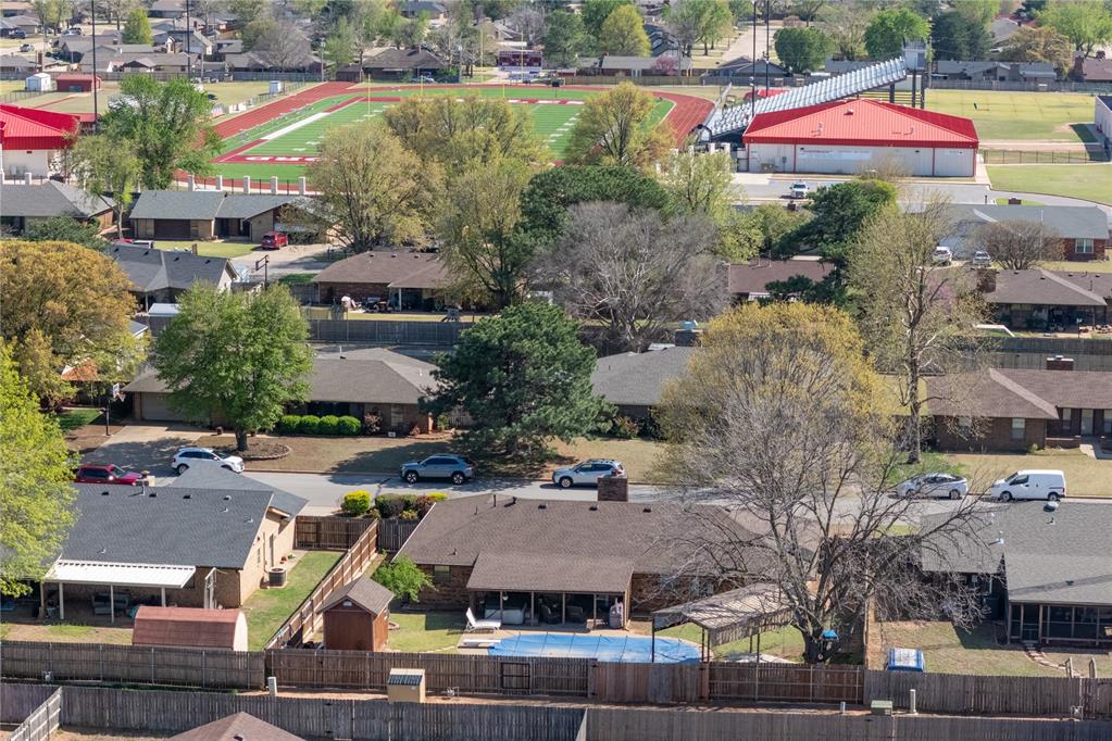 1421 E Quail