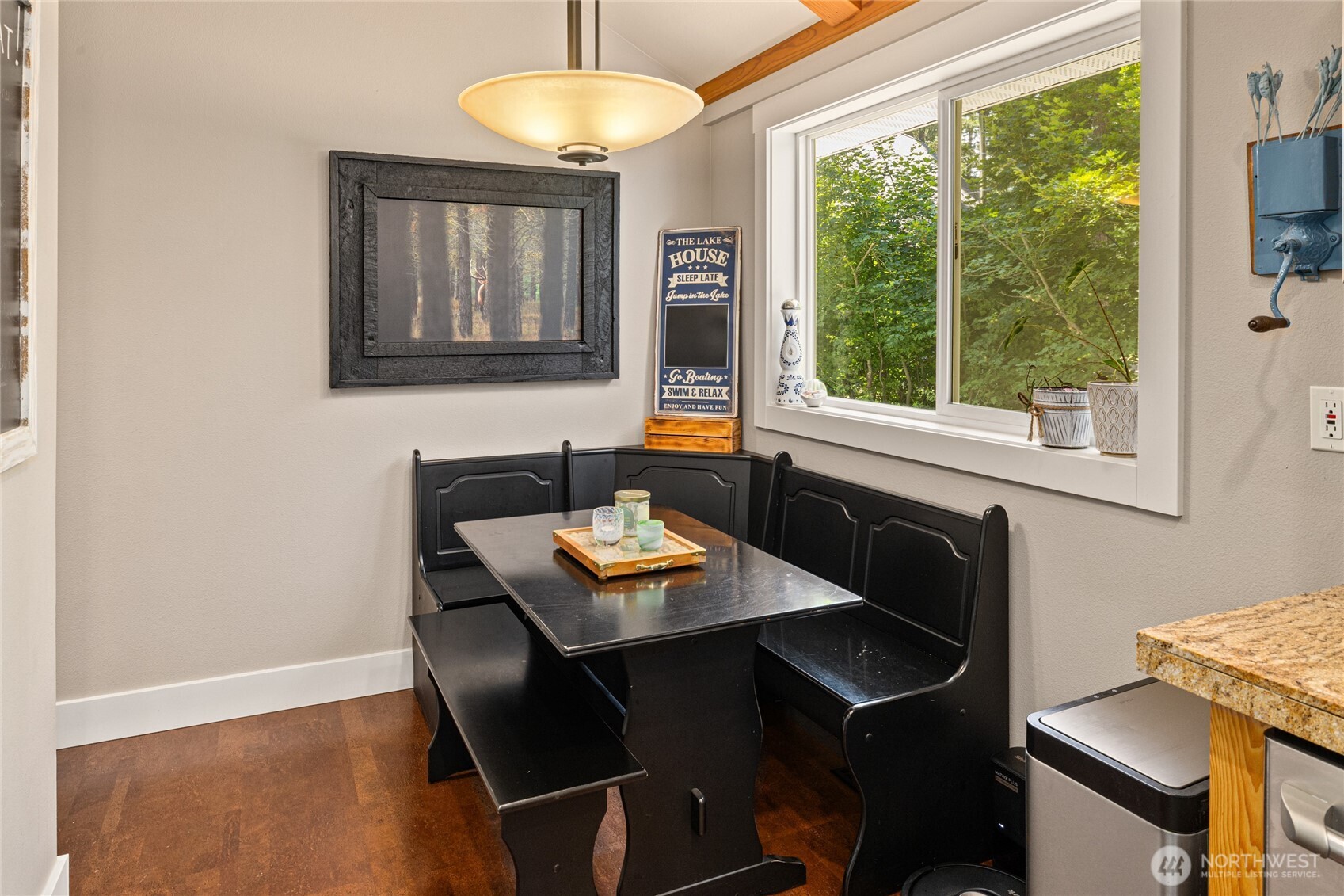 Kitchen eating nook