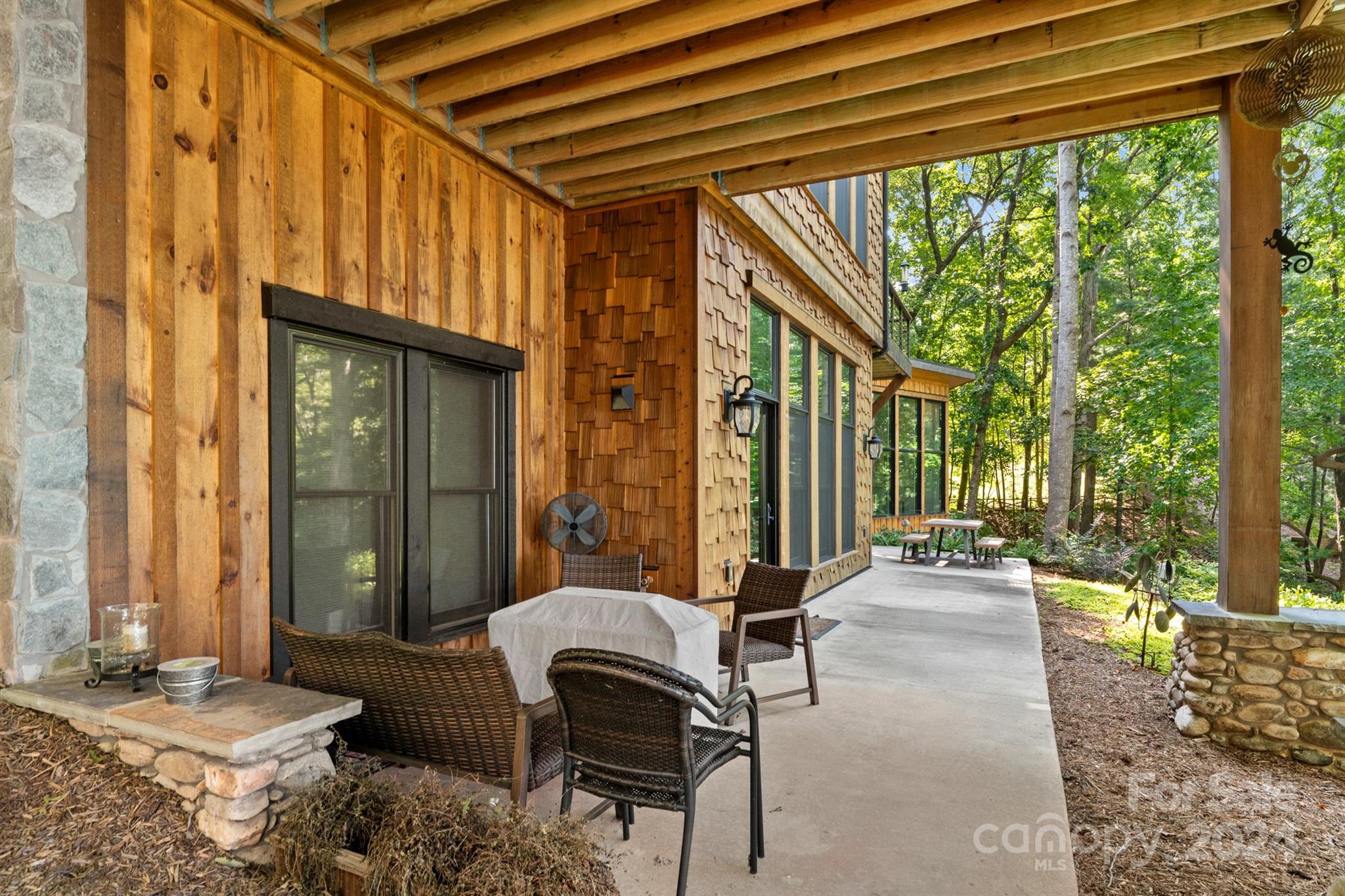 1610 Lillians Point Court