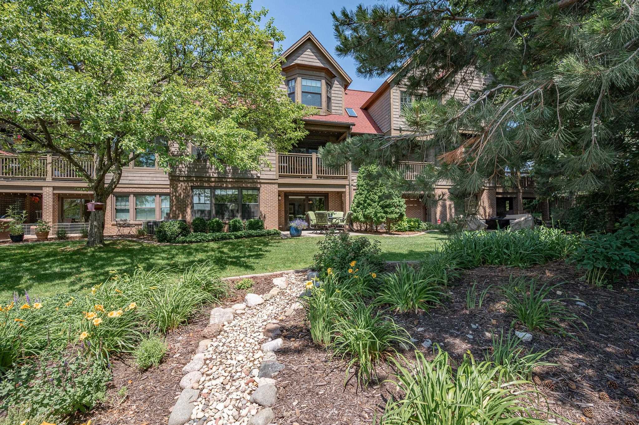 200 William Street 402