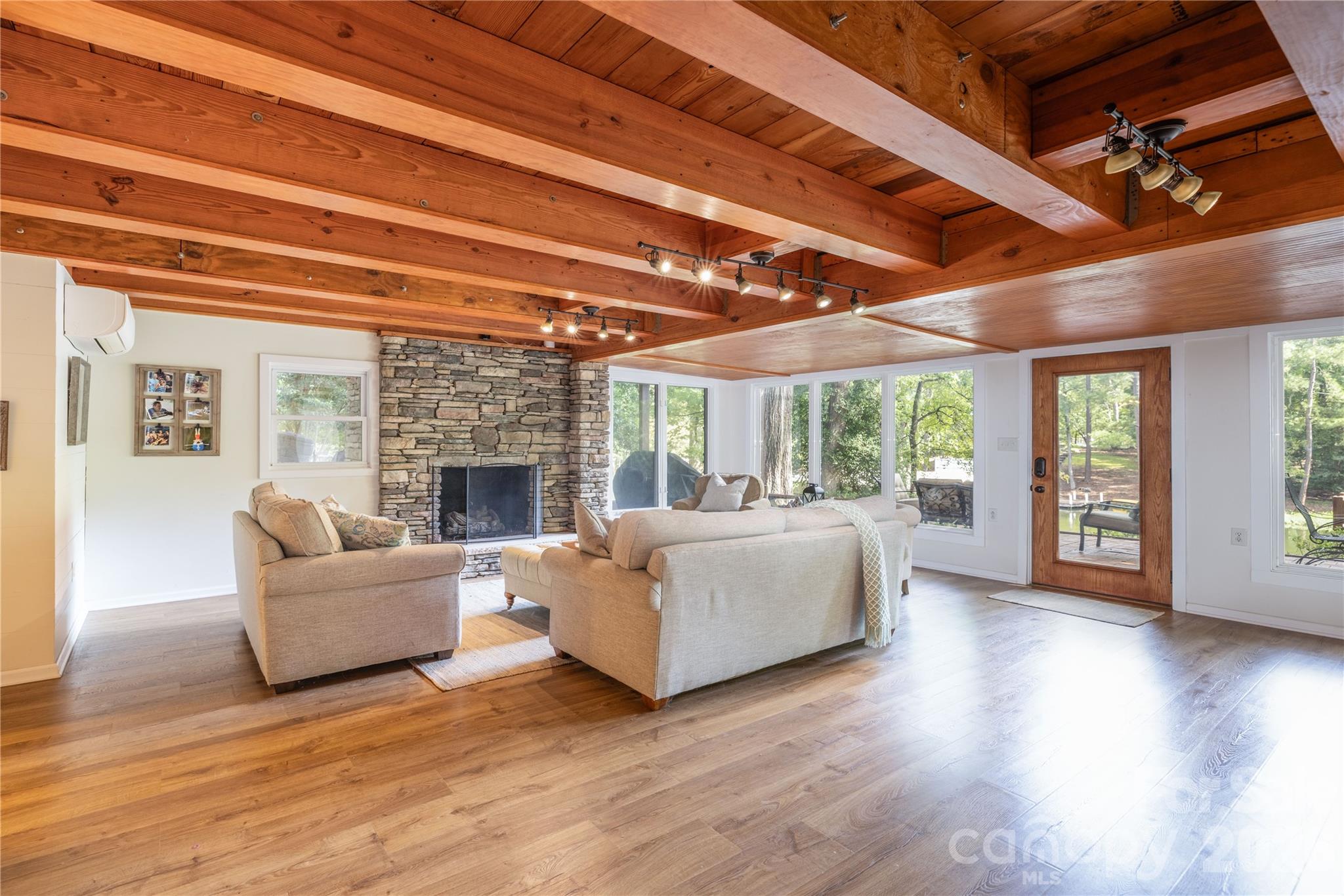 825 Emerald Shores Road