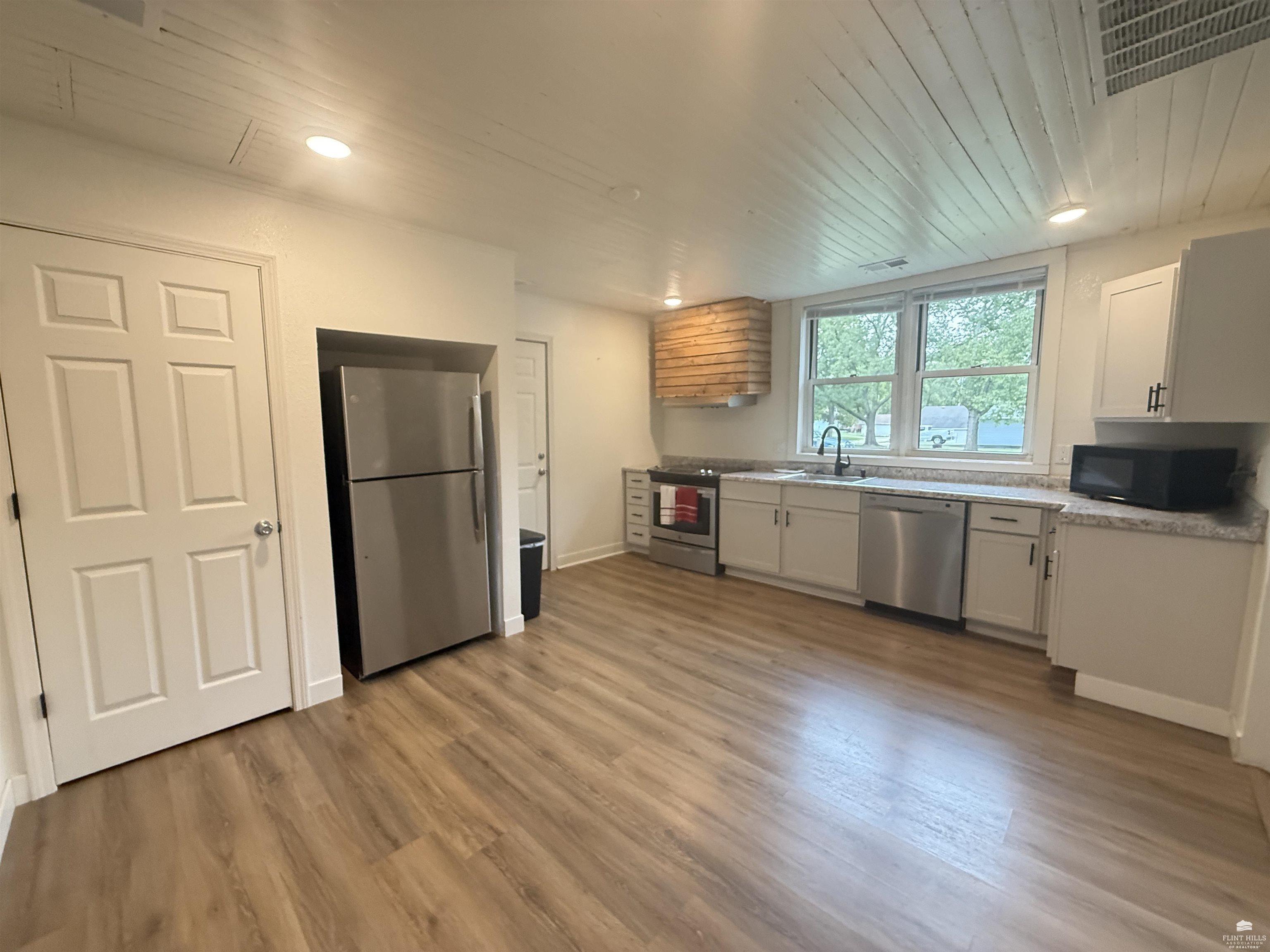 216 W Elm Street