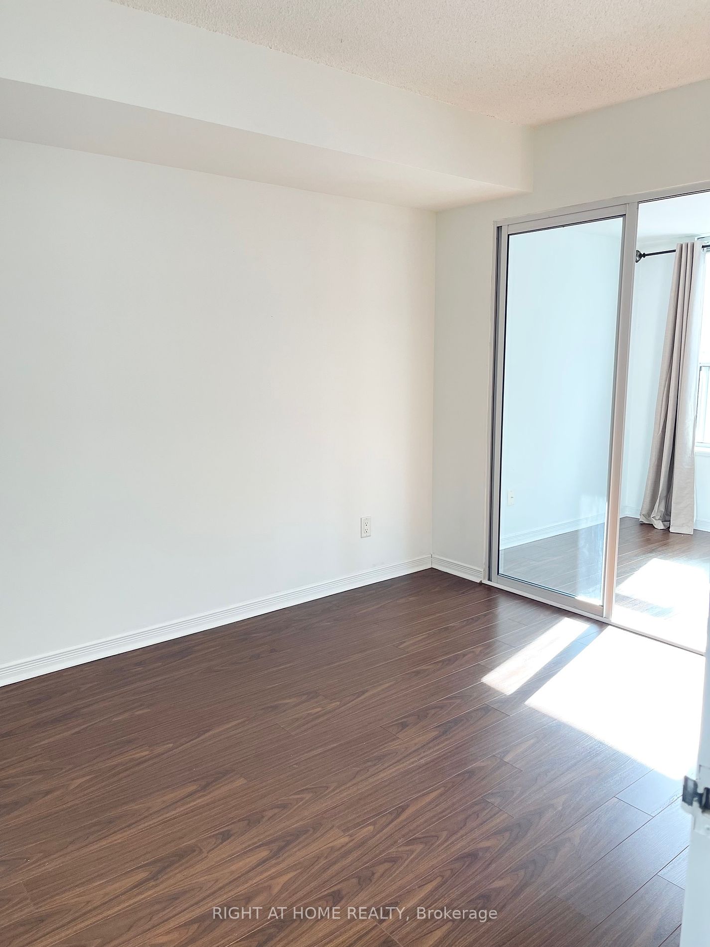 230 E King St 606