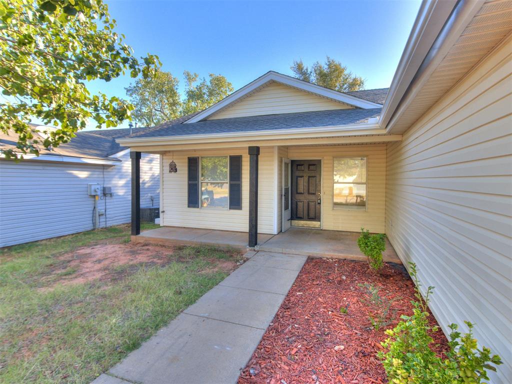 Discover comfortable living in this charming 3-bedroom 2 car garage home. This home features a practical single-story layout, central air conditioning, and an attached garage for convenient parking and additional storage. With three bedrooms, there's flexibility for a home office, guest room, or whatever fits your lifestyle.Conveniently located near shopping, dining, parks, and the University of Oklahoma, this home offers easy access to everyday essentials while providing a comfortable place to call your own.Home Highlights:3 spacious bedrooms1,128 square feet of living spaceAttached garageCentral air conditioningSingle-story floor planConvenient southeast Norman locationReady to make your move? Schedule your personal tour today and discover why 1205 Briar Patch Way could be your next home!
