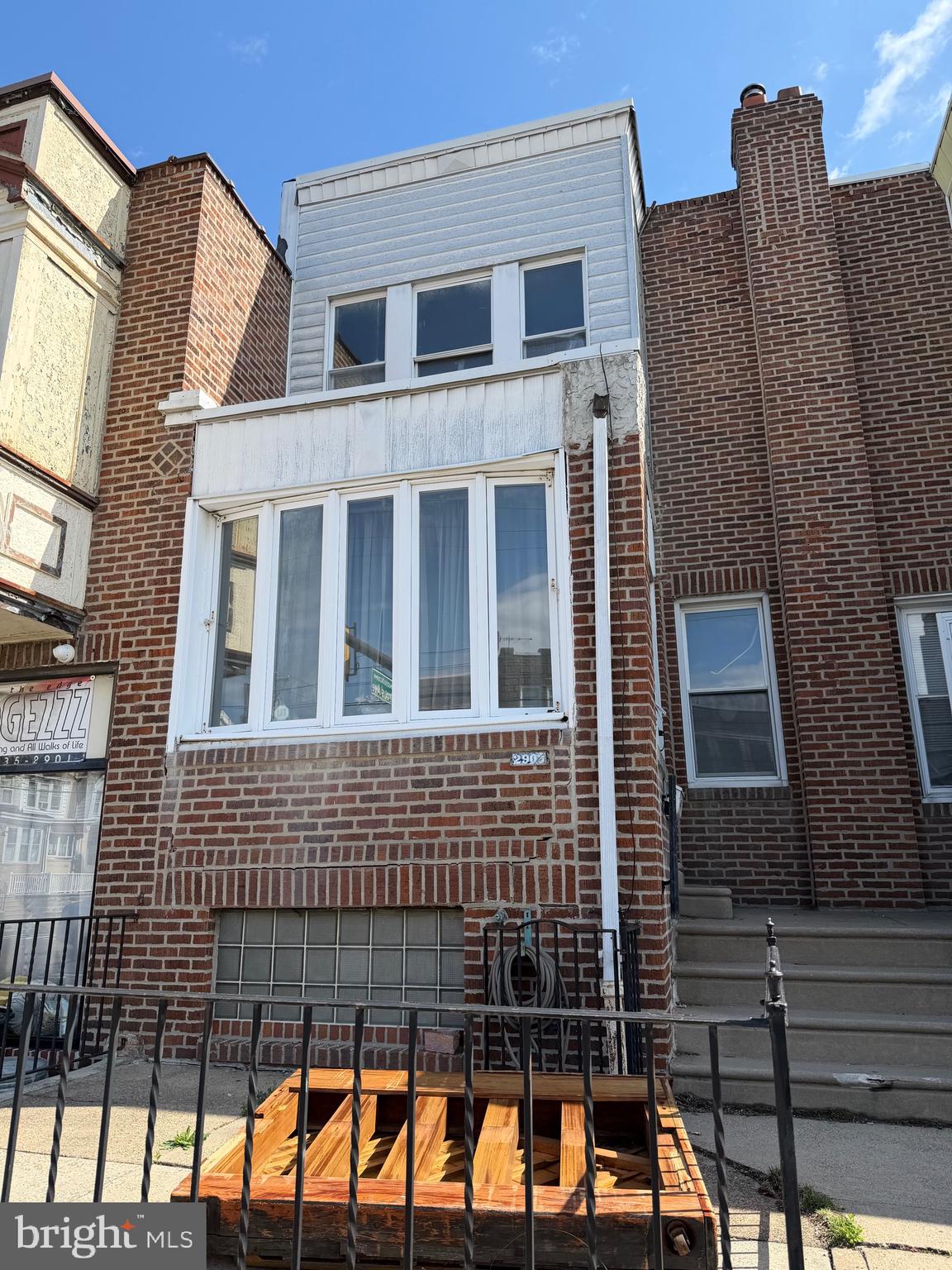 2903 ROBBINS Ave  