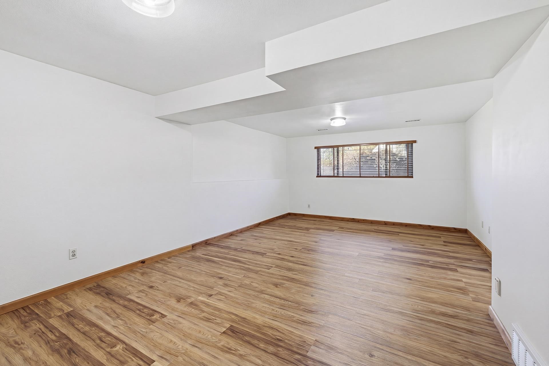 3433 W Wellesley Ave Ave