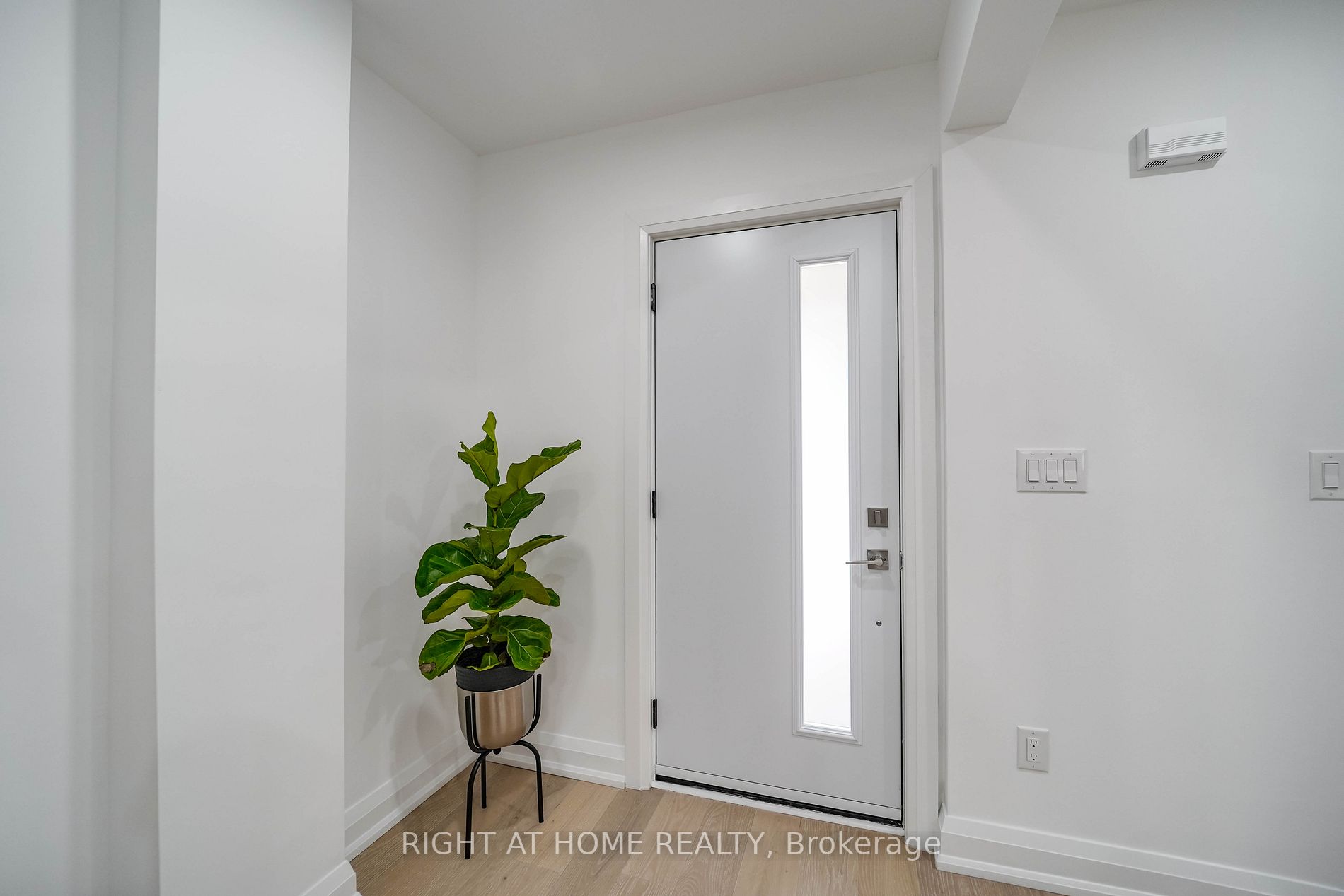 801 Coxwell Ave