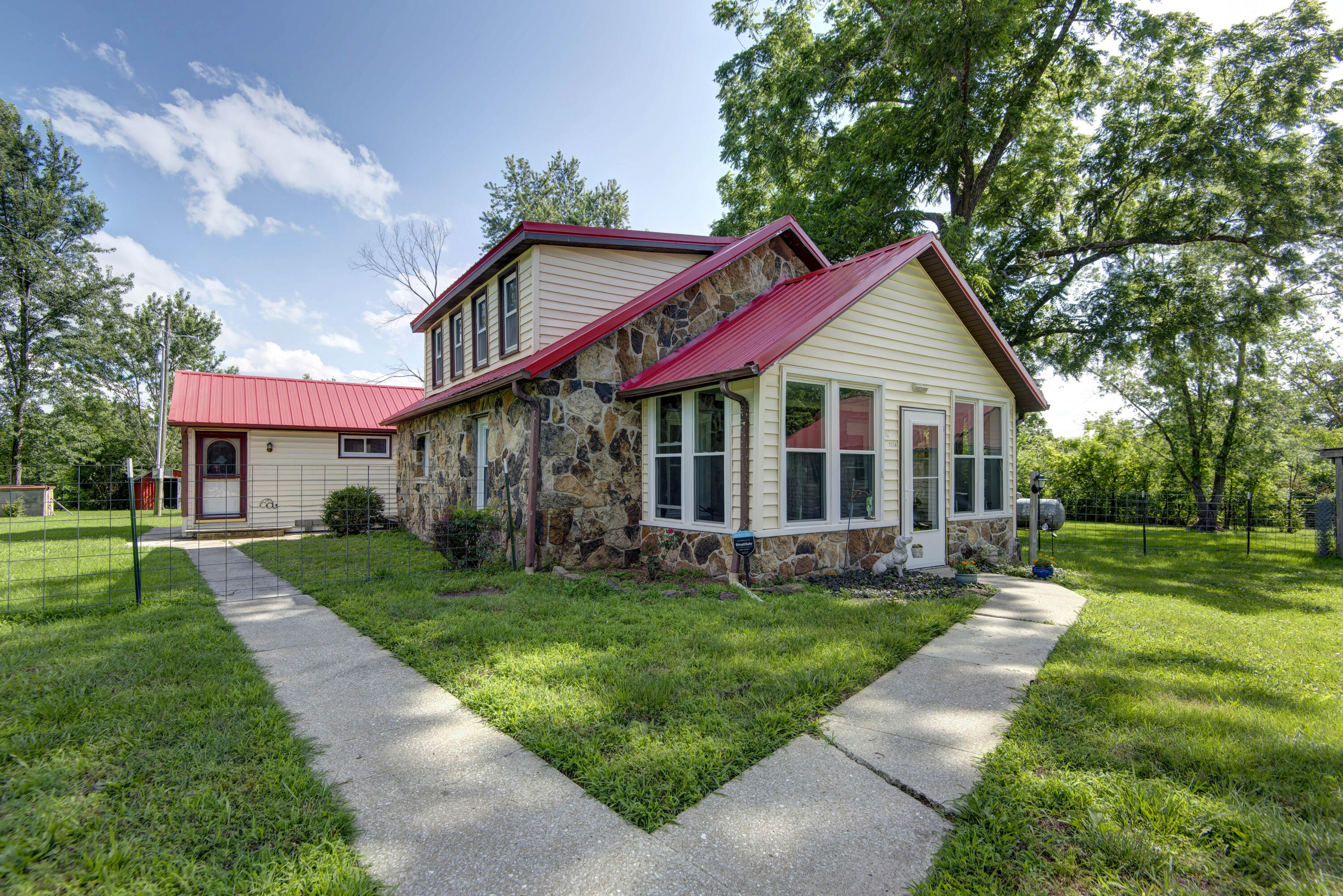 2554 E Farm Road 10
