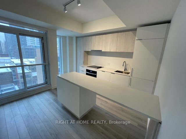 89 Church St 806