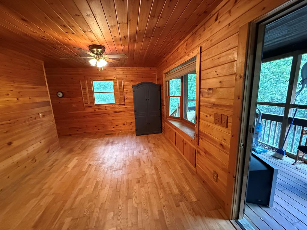102 Overland Trail