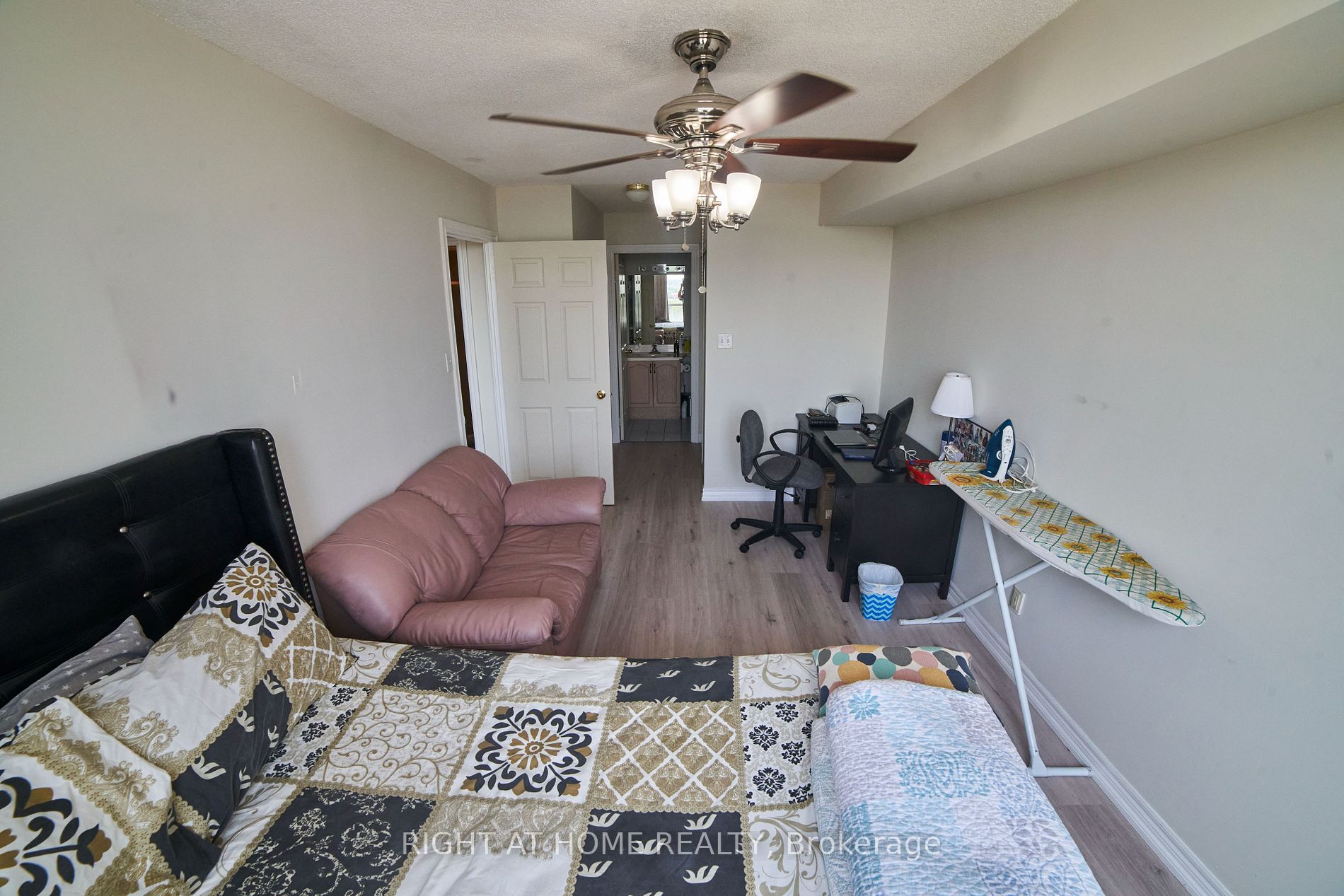 1700 E Eglinton Ave 609