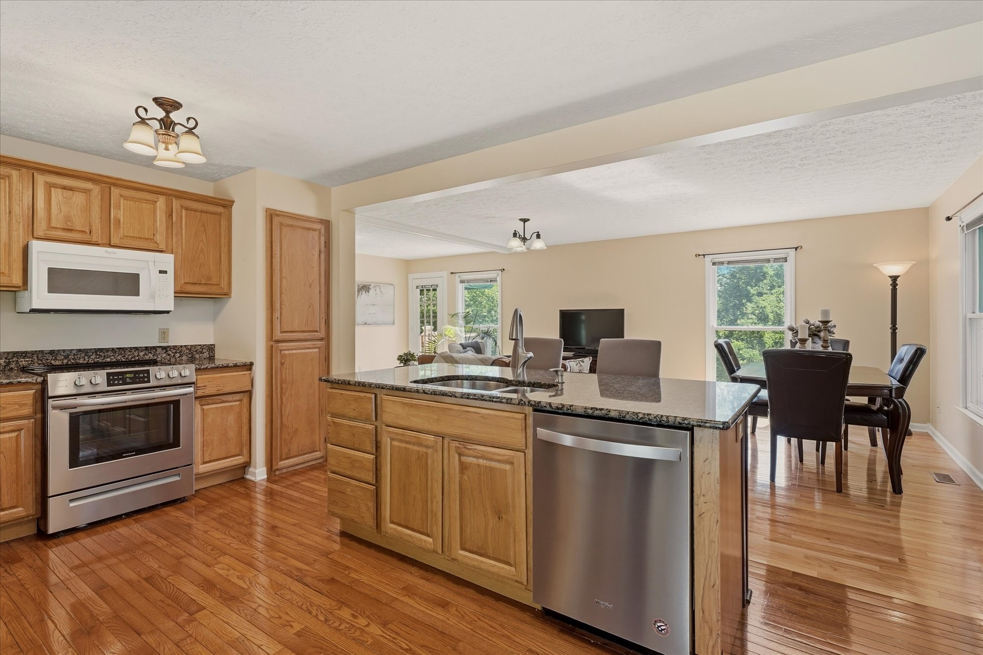 812 Fonnic Dr